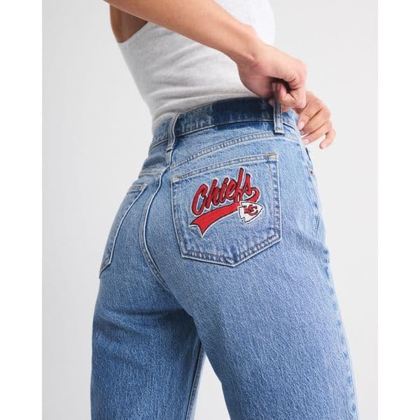ABERCROMBIE & FITCH | High Rise 90s Relaxed Kansas City Chiefs Embroidered Jean