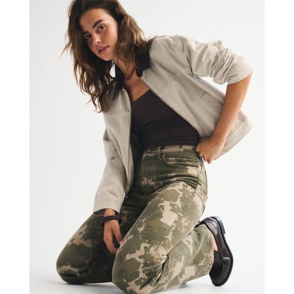 ABERCROMBIE & FITCH | High Rise 90s Relaxed Camo Print Jean
